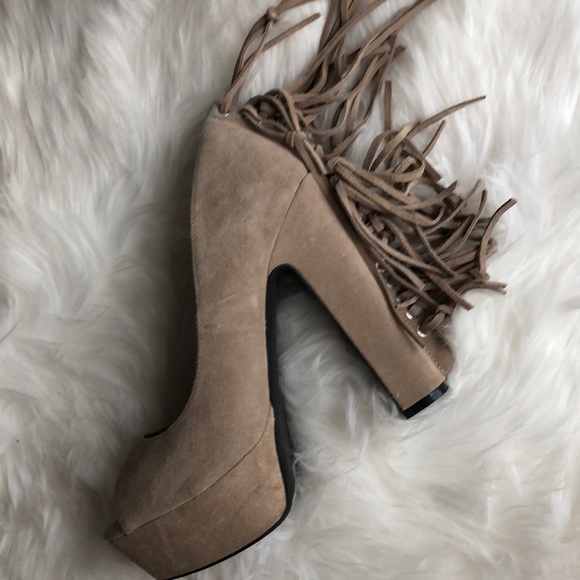 Heels - Picture 2 of 3